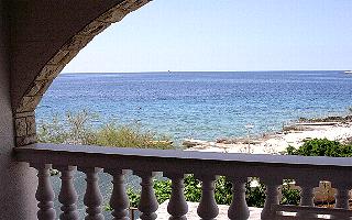 nikola_2005_balkon_vyhled.jpg (18103 bytes)