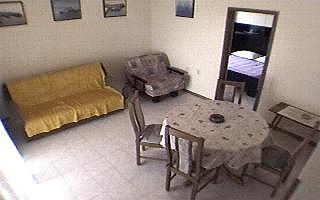 nikola_jidelna.jpg (11993 bytes)