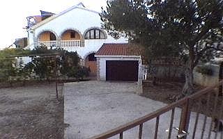 nikola_parkoviste.jpg (15482 bytes)
